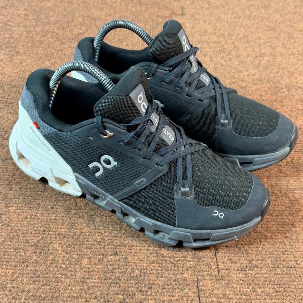B+ gym On Cloudflyer Womens Running Shoes Black White 81.98663 Wide D Size 8.5